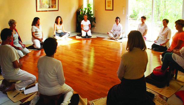 Séance de méditation en cercle