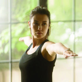 Pratique du Yoga de Samara, étirement des bras